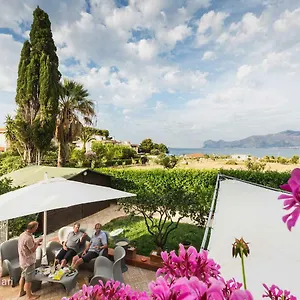 https://villa-matilde-carini.palermohotels.org